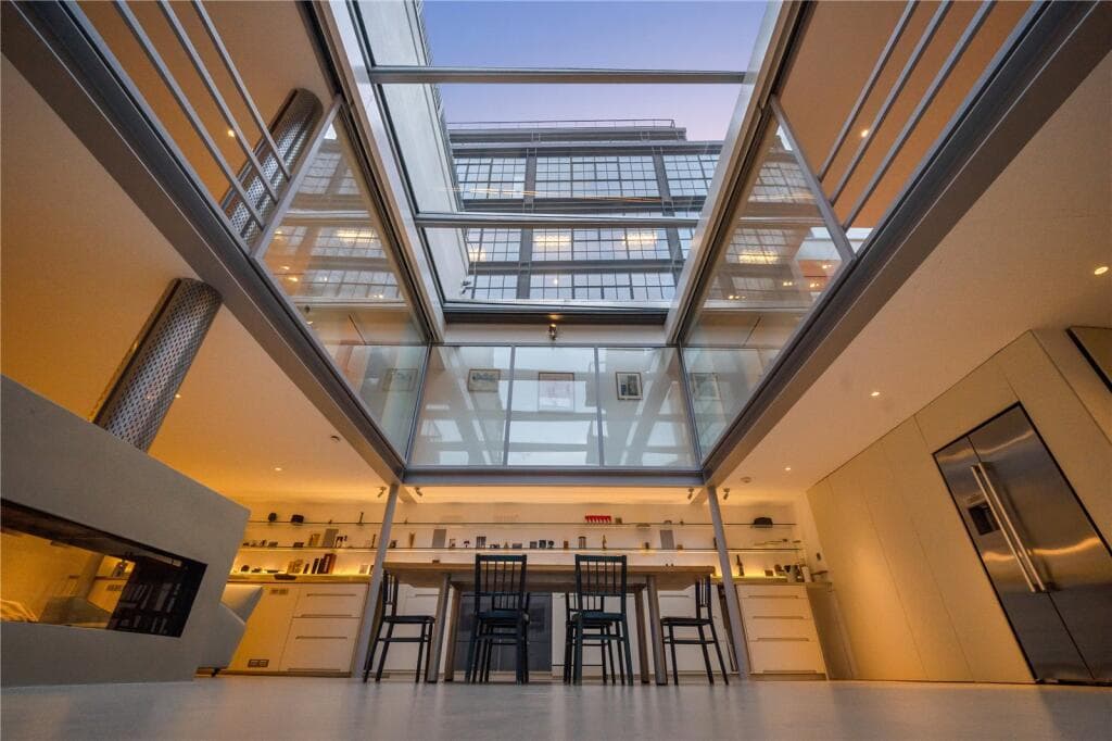 3 bedroom terraced house for sale in Clerkenwell Green, EC1R