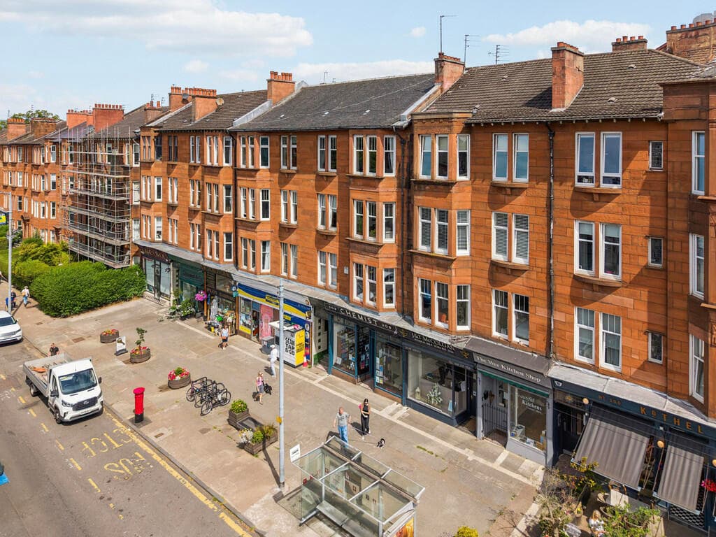 2 bedroom flat for sale in Crow Road, Hyndland, Glasgow, G11