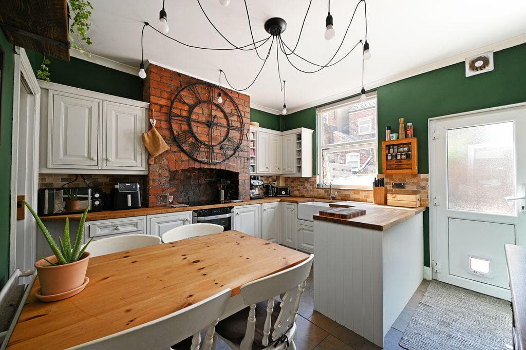 2 bedroom semi-detached house for sale in Newsham Road, Meersbrook, Sheffield, S8