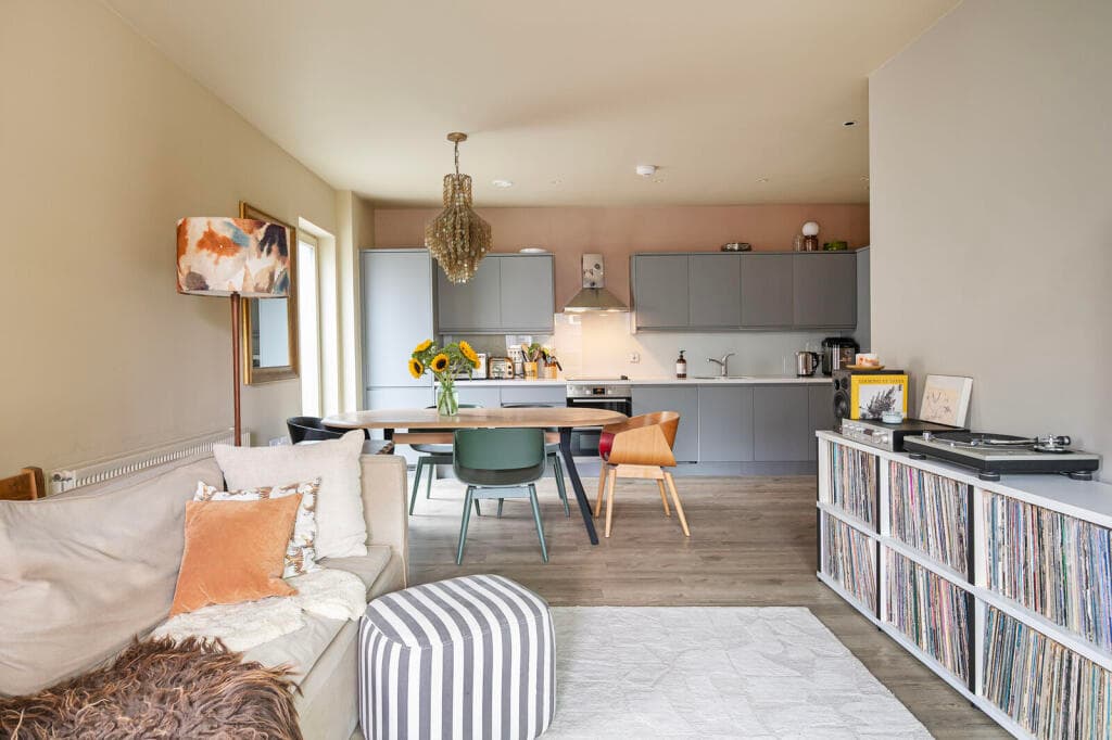 2 bedroom flat for sale in Wintergreen Court, Hackney, LONDON, E9