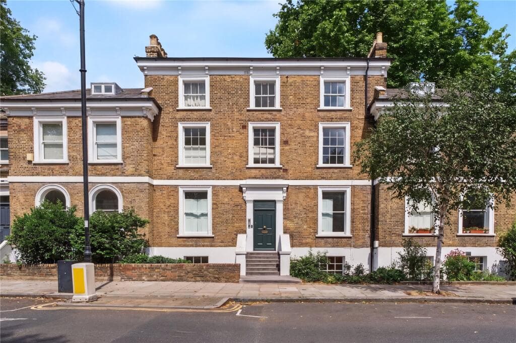 2 bedroom maisonette for sale in Canonbury Park North, London, N1