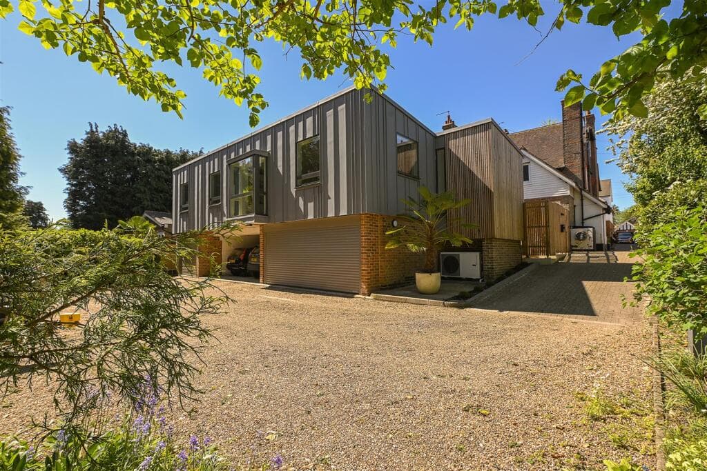 2 bedroom apartment for sale in Avenue St. Nicholas, Harpenden, AL5