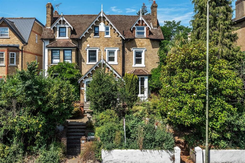 5 bedroom semi-detached house for sale in Kingston Road, Leatherhead, KT22