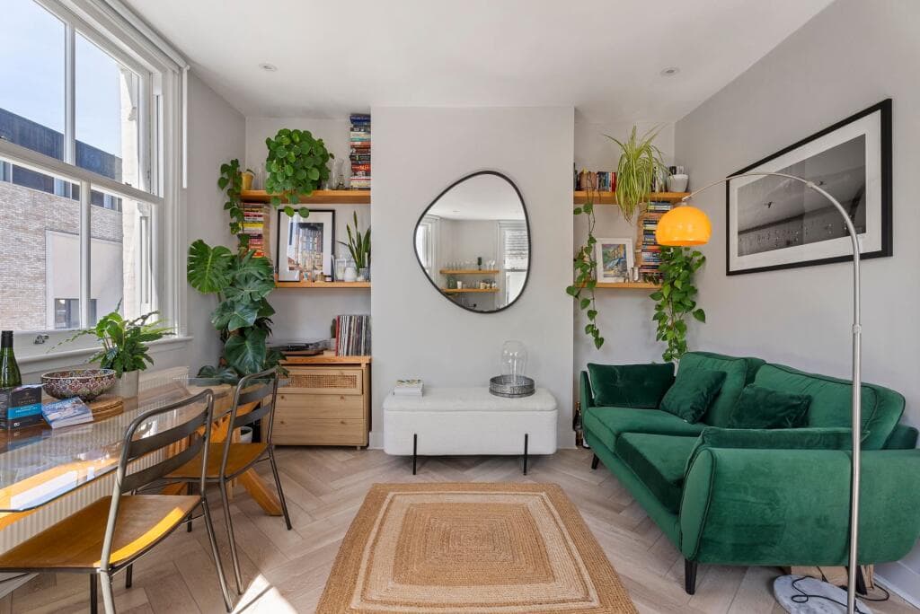 2 bedroom flat for sale in Fulham Road, London, SW6