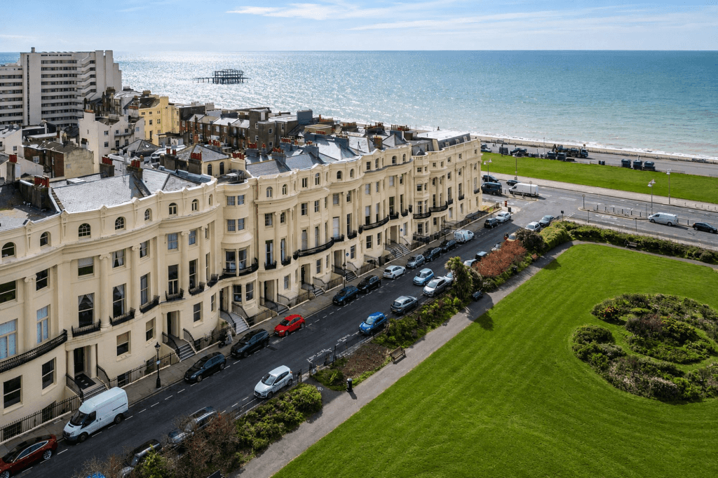 2 bedroom flat for sale in Brunswick Square, Hove, BN3