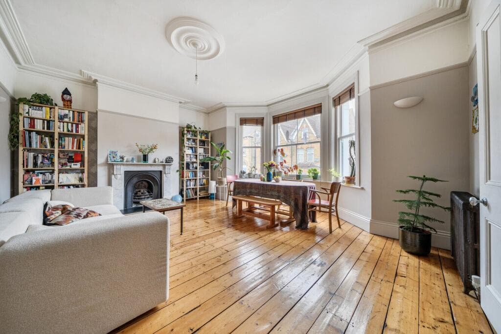 3 bedroom flat for sale in Waldegrave Road, Crystal Palace, London, SE19