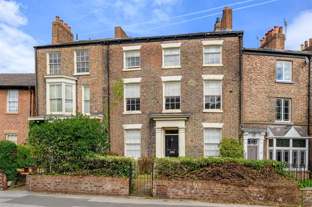 4 bedroom town house for sale in Holgate Road, York, YO24 4AB, YO24