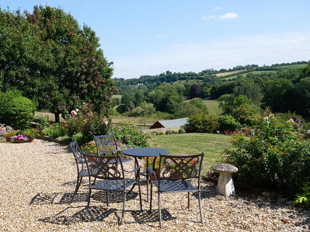 5 bedroom detached house for sale in Hollingham Lane, Horsley, Stroud, Gloucestershire, GL6