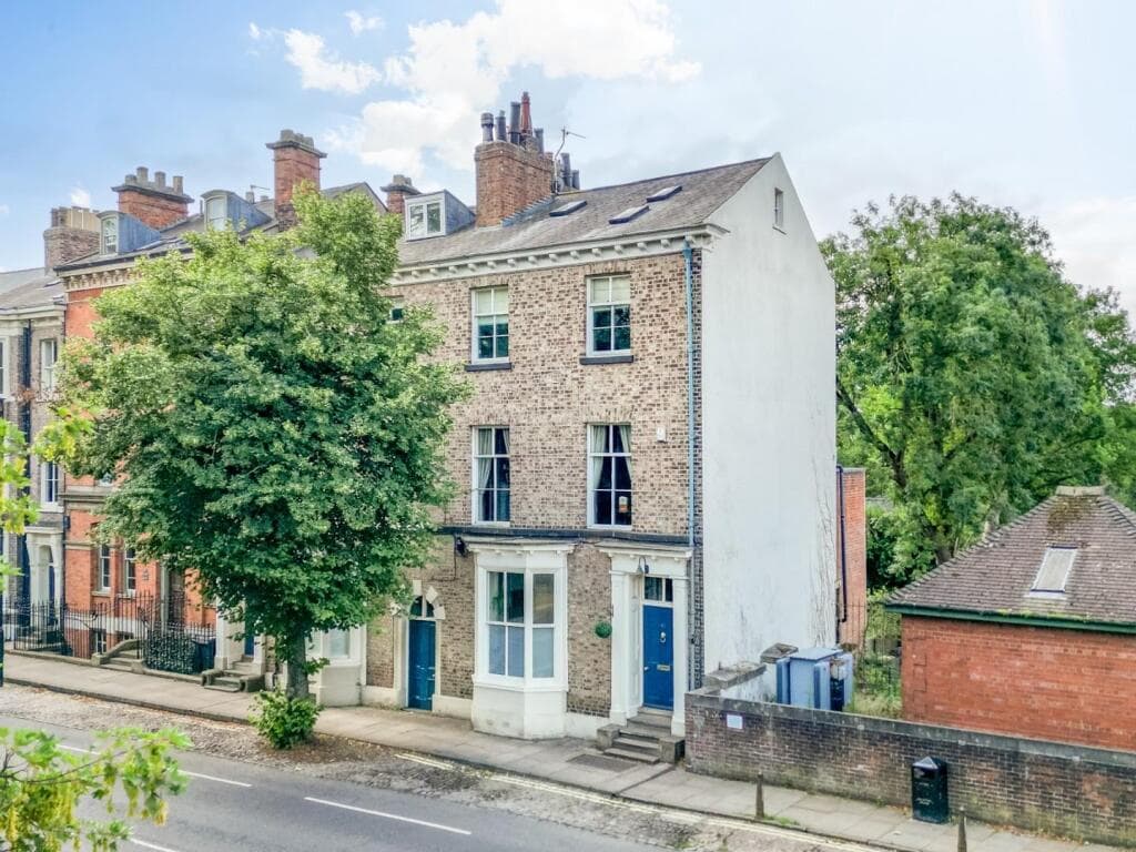 5 bedroom end of terrace house for sale in Bootham, York, YO30