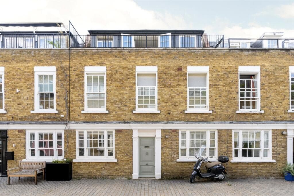 3 bedroom mews property for sale in Kensington Park Mews, London, W11