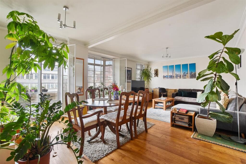 2 bedroom flat for sale in St. Johns Court, Finchley Road, London, NW3