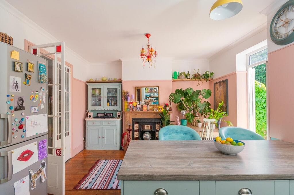 3 bedroom end of terrace house for sale in Jubilee Road, St. Werburghs, BS2