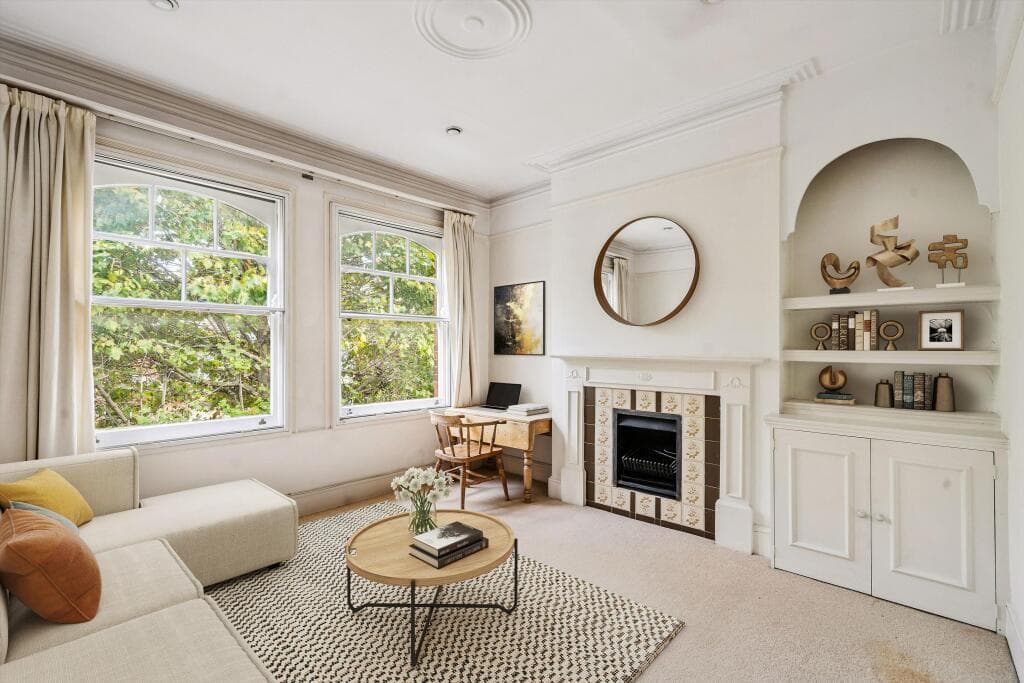 2 bedroom flat for sale in Prince of Wales Drive, London, SW11