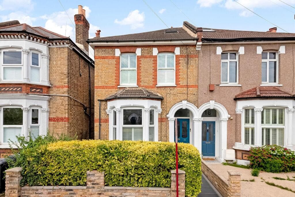 2 bedroom ground floor flat for sale in Kemble Road, Forest Hill, London, SE23