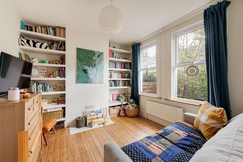 1 bedroom maisonette for sale in Bloxhall Road, Leyton, E10