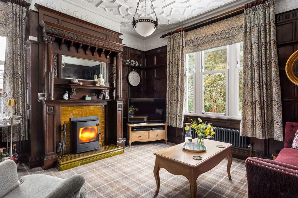 6 bedroom detached house for sale in Hartlebury, Worcestershire, DY11