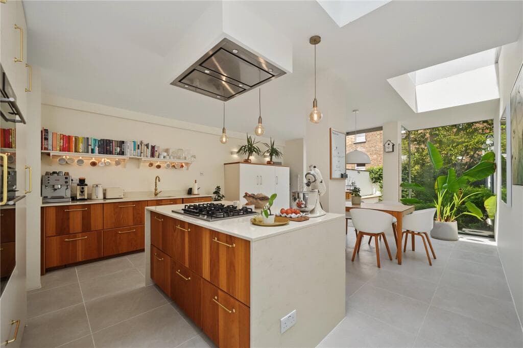 5 bedroom terraced house for sale in Melgund Road, Highbury, London, N5
