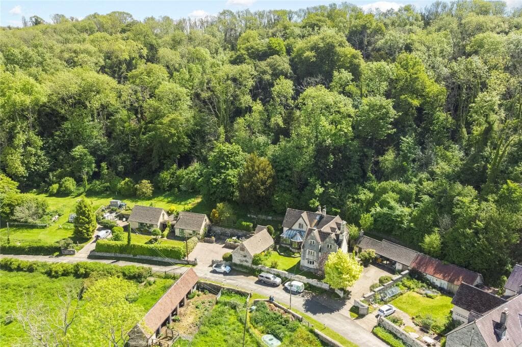 6 bedroom detached house for sale in Wick Street, Stroud, Gloucestershire, GL6