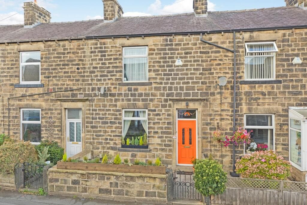2 bedroom terraced house for sale in Leamington Terrace, Ilkley, LS29