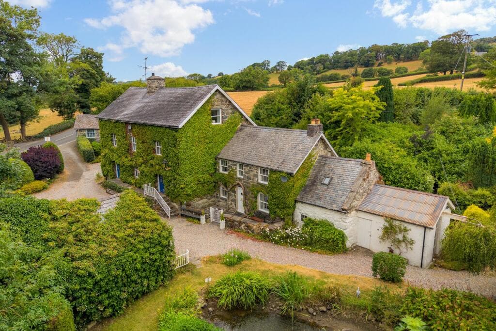 10 bedroom house for sale in Llanfor, Bala, Gwynedd, LL23