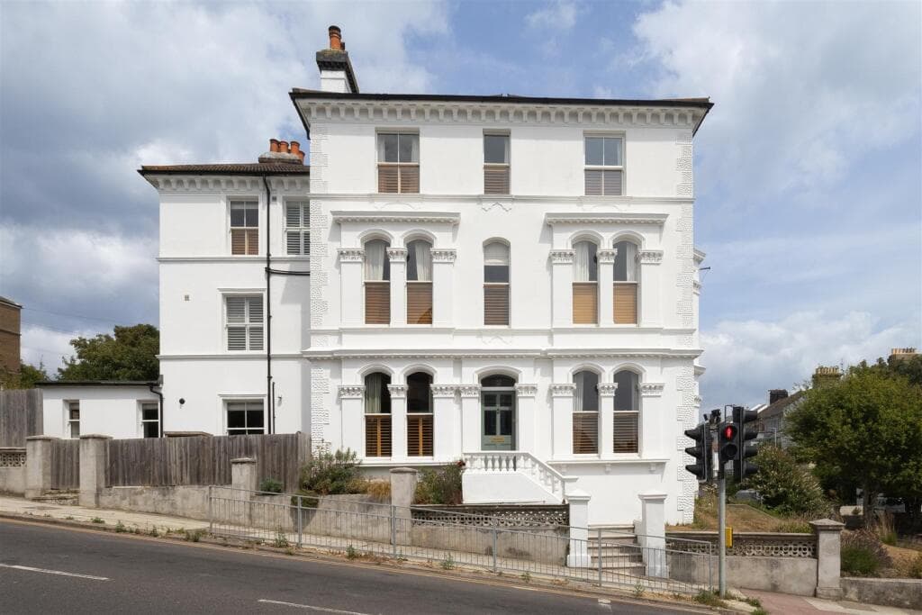 5 bedroom semi-detached house for sale in Priory Avenue, Hastings, TN34