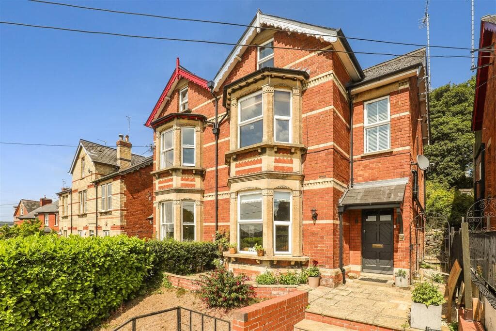 3 bedroom semi-detached house for sale in Bisley Road, Stroud, GL5