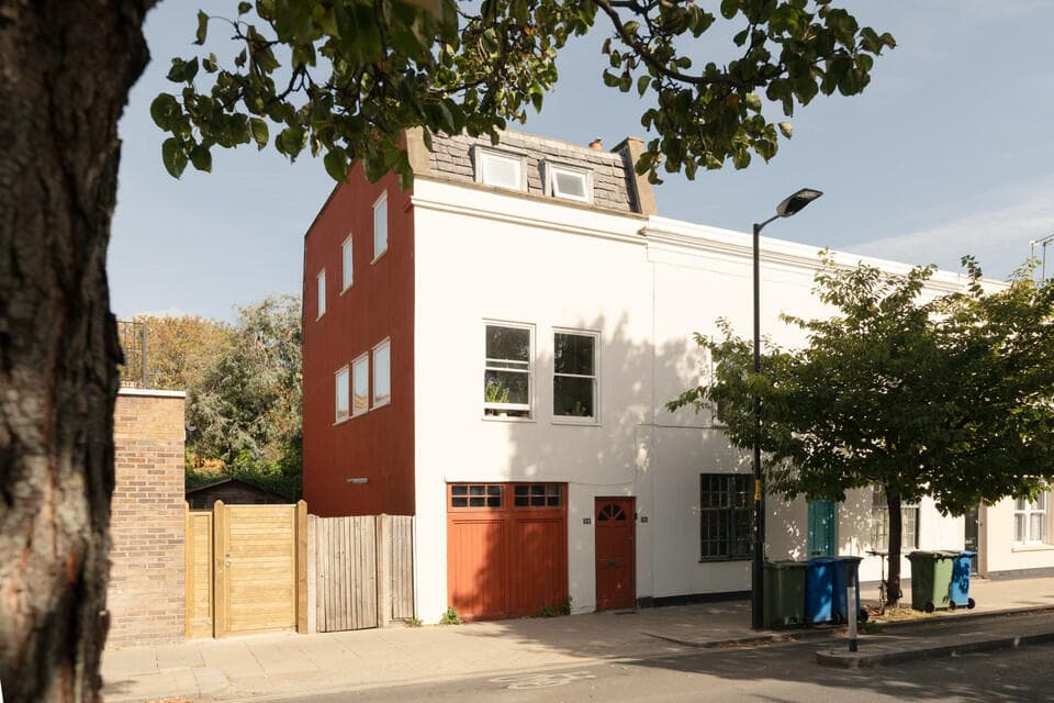 4 bedroom semi-detached house for sale in Holly Grove, Peckham Rye, London, SE15