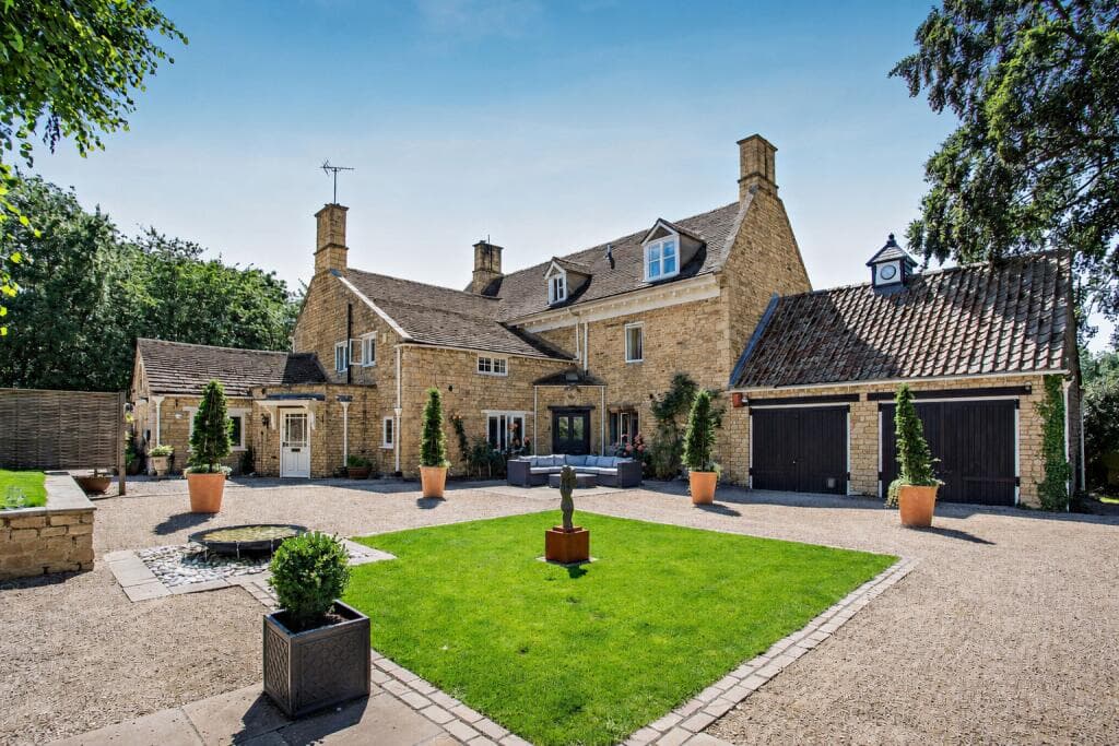 5 bedroom detached house for sale in Old North Road, Water Newton, Cambridgeshire, PE8