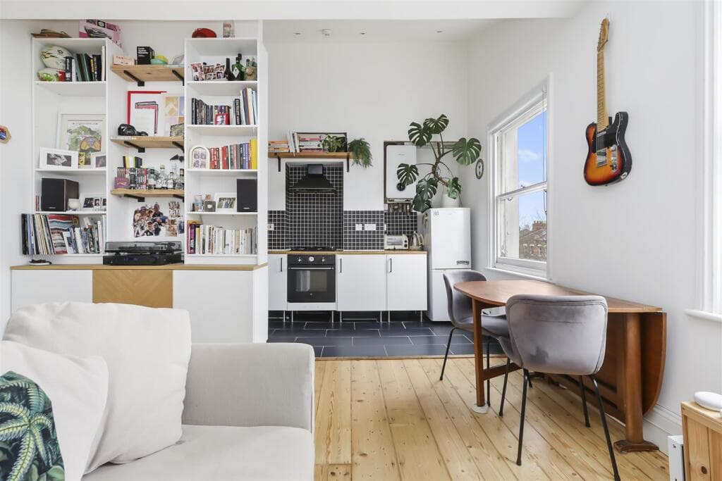 1 bedroom flat for sale in Hanley Road, Finsbury Park, N4