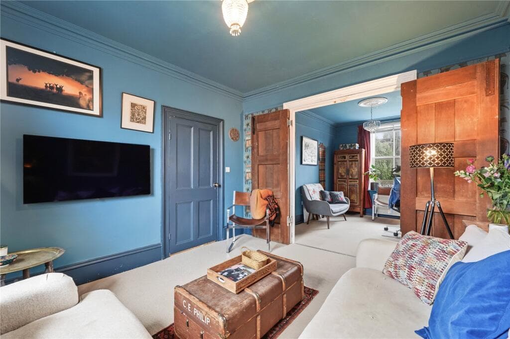 4 bedroom link detached house for sale in Barnsbury Grove, London, N7