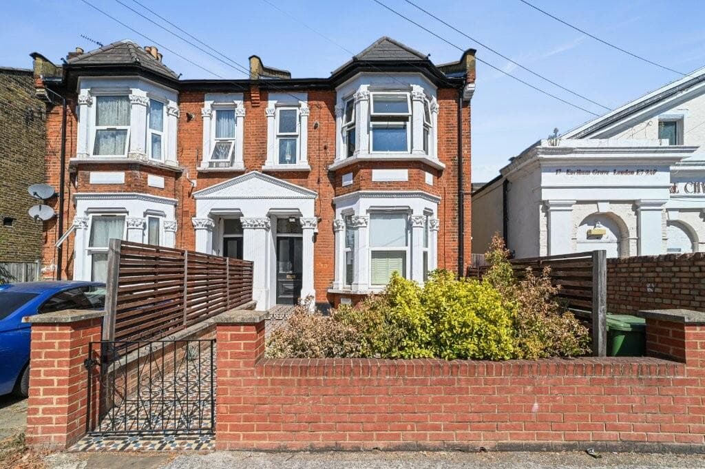 2 bedroom flat for sale in Earlham Grove, London, E7