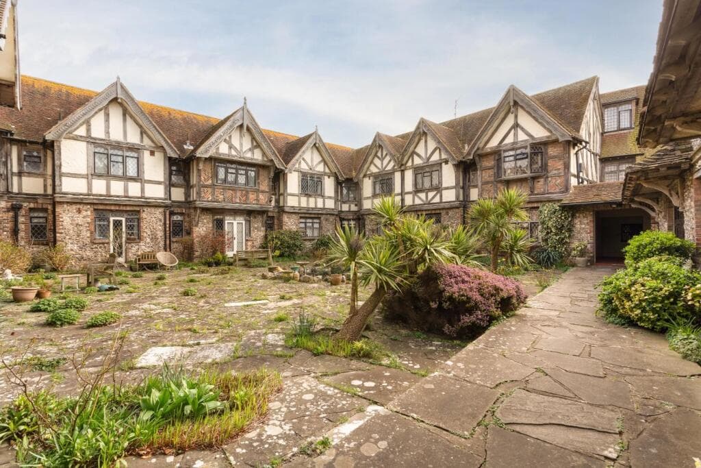 2 bedroom apartment for sale in Dean Court Road, Rottingdean, Brighton, BN2