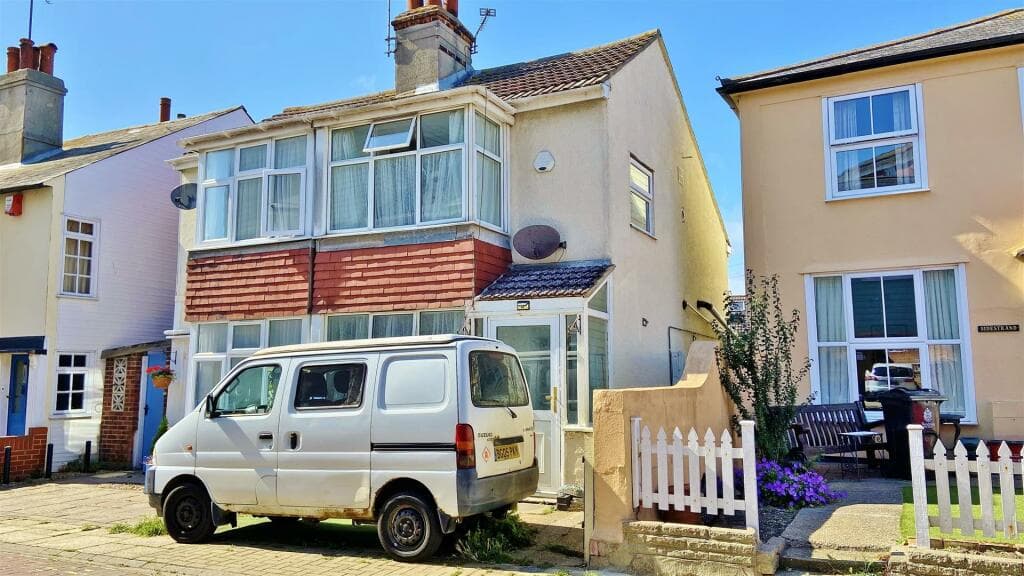 2 bedroom semi-detached house for sale in Suffolk Street, Walton-on-the-Naze, Essex, CO14