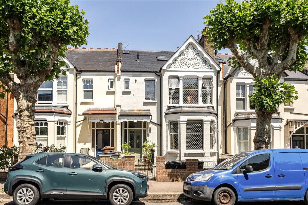 2 bedroom apartment for sale in Methuen Park, London, N10