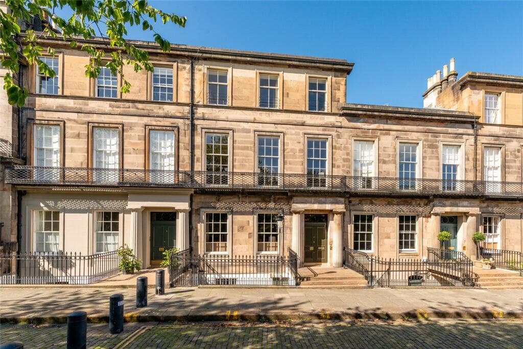 4 bedroom terraced house for sale in Regent Terrace, Edinburgh, EH7