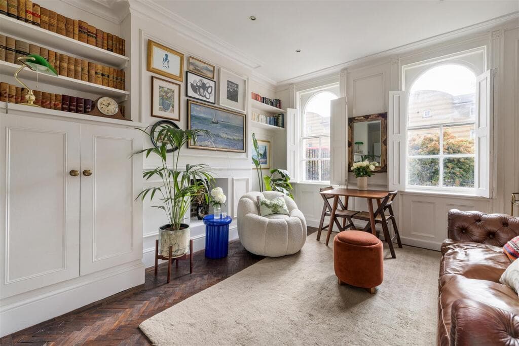 2 bedroom apartment for sale in Hackney Road, Hackney, E2