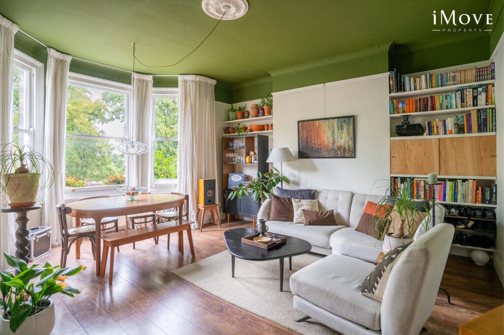 2 bedroom flat for sale in Central Hill, London, SE19