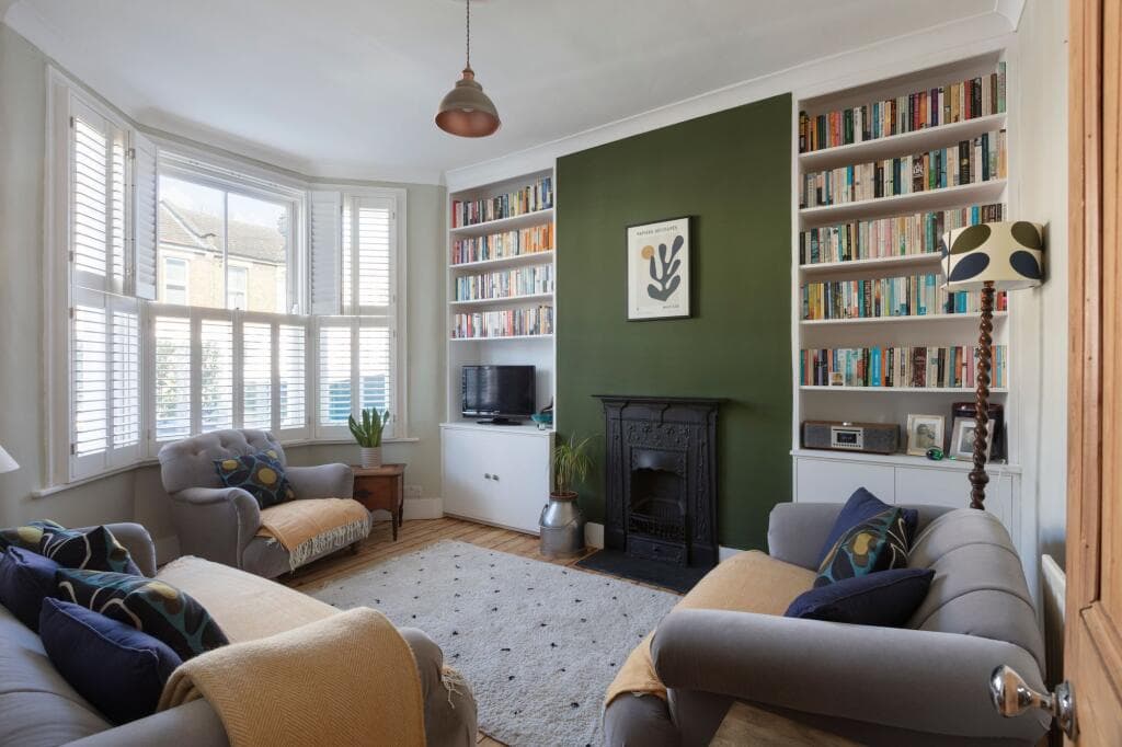 2 bedroom maisonette for sale in Twickenham Road, Leytonstone, London, E11