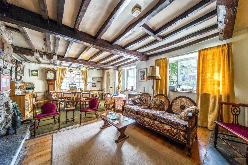 6 bedroom town house for sale in 1 Salop Street, Bishops Castle, Shropshire, SY9 5BW, SY9