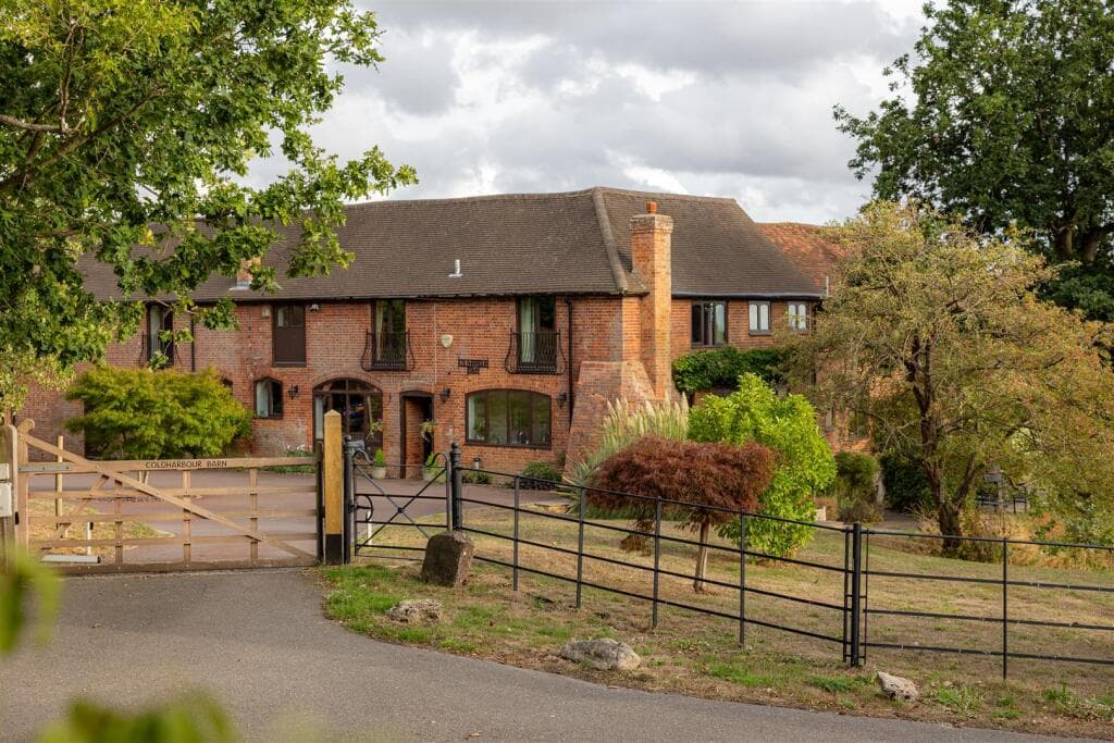 6 bedroom detached house for sale in Coldharbour Lane, Bletchingley, RH1
