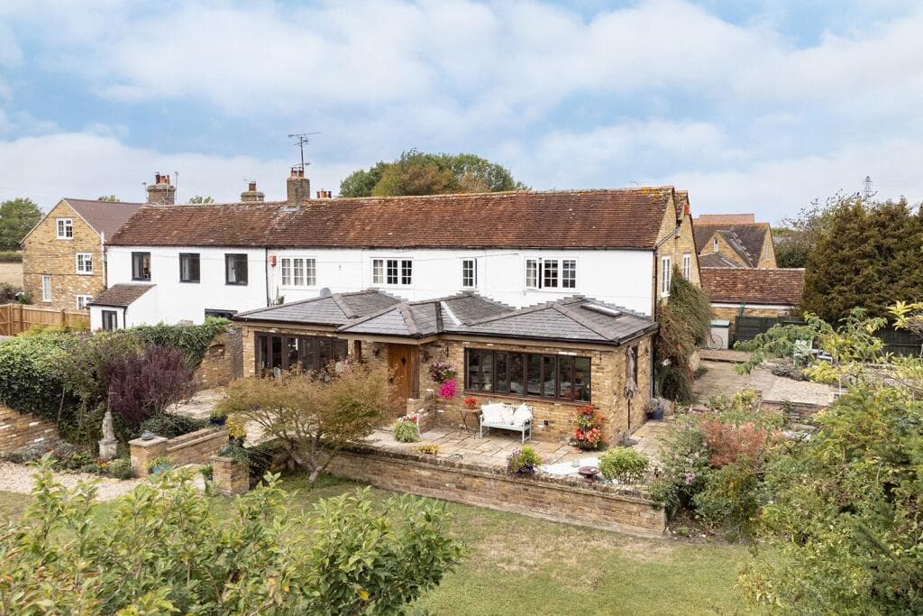 4 bedroom semi-detached house for sale in Ivinghoe Aston, Buckinghamshire LU7