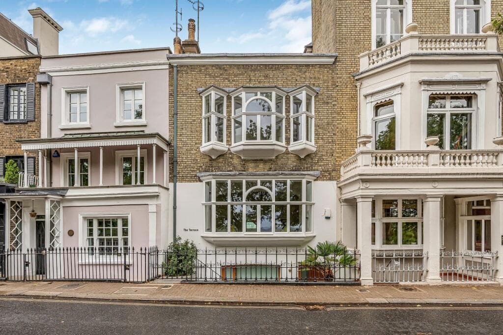 3 bedroom terraced house for sale in Richmond Hill, Richmond, Surrey, TW10
