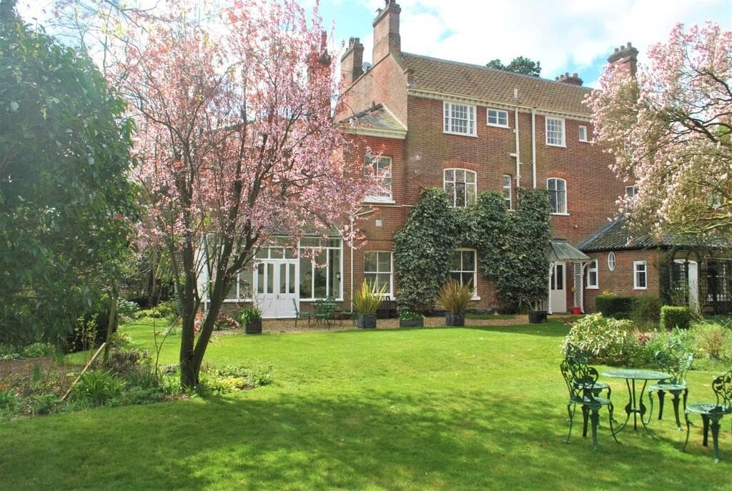 7 bedroom semi-detached house for sale in Newmarket Road, Cringleford, NR4