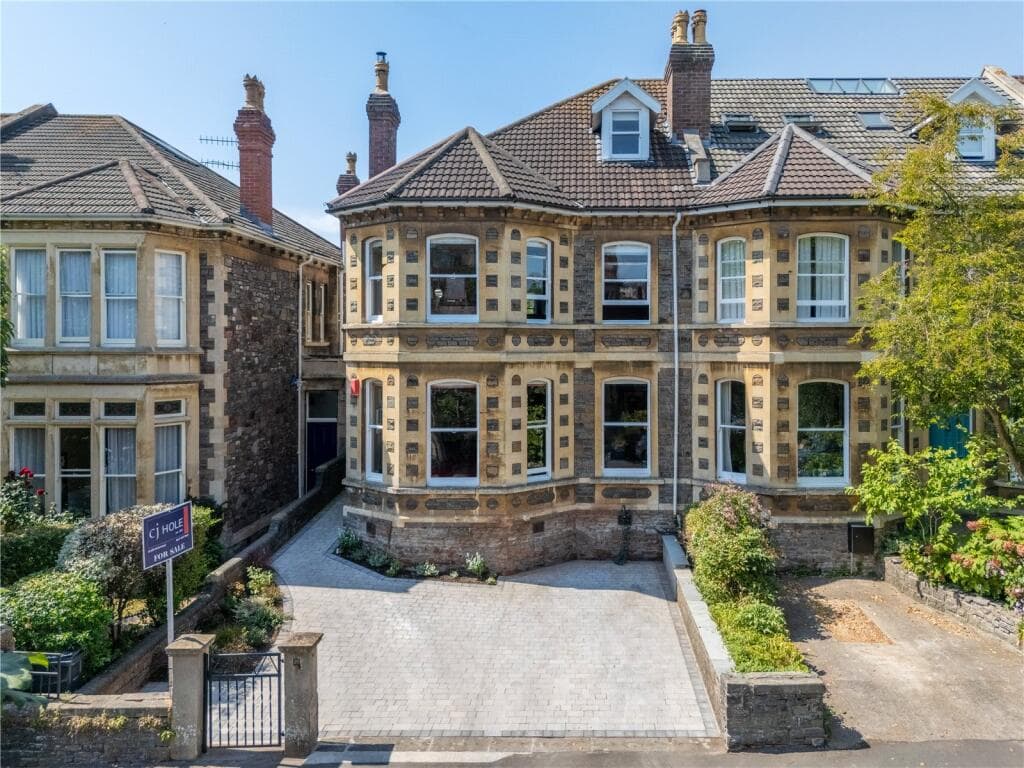 6 bedroom end of terrace house for sale in Salisbury Road, Redland, Bristol, BS6