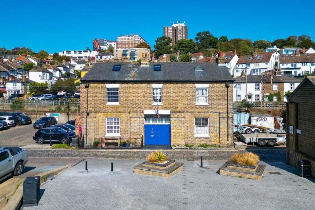 4 bedroom semi-detached house for sale in The Old Custom House, Old Leigh, SS9