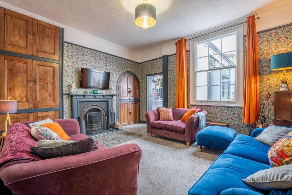 4 bedroom terraced house for sale in Holgate Road, York, YO24