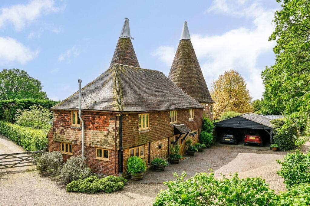 5 bedroom detached house for sale in Pluckley, Ashford, TN27