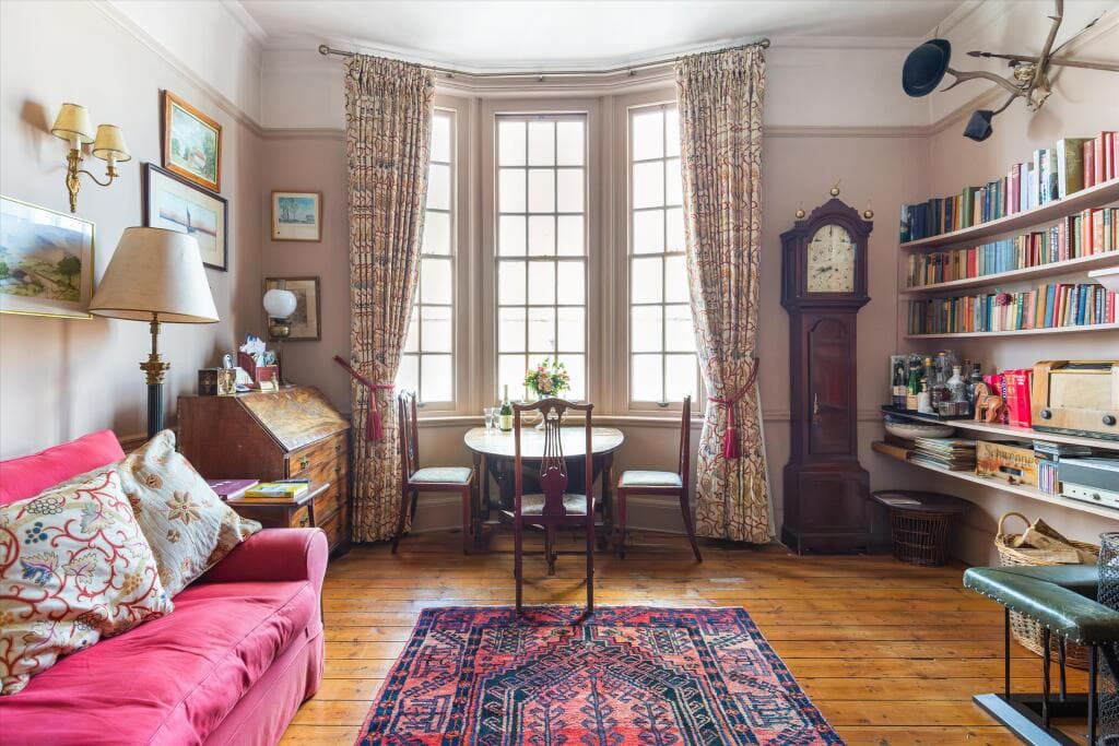 1 bedroom flat for sale in Edge Street, London W8