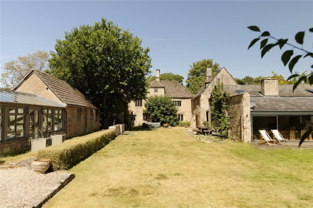 5 bedroom detached house for sale in Clanfield Road, Bampton, Oxfordshire, OX18