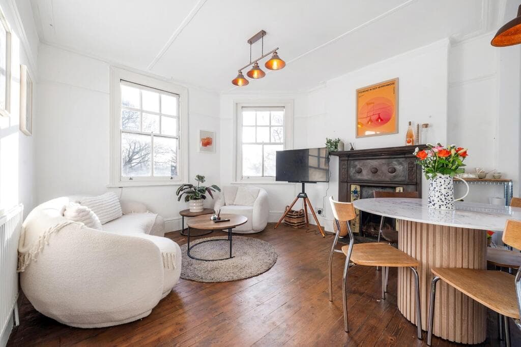 2 bedroom flat for sale in Brixton Hill, SW2